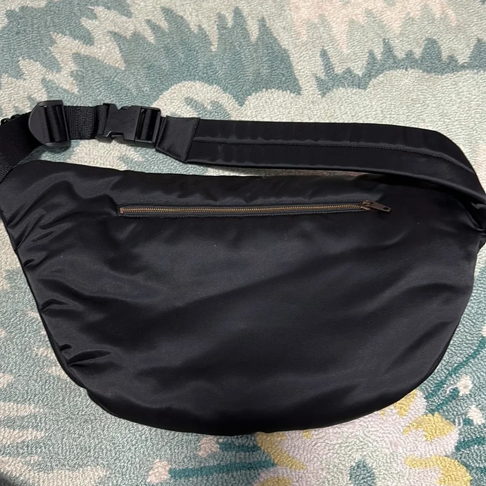 BALENCIAGA OVERSIZED NYLON BELT BAG - Picture 9 of 14